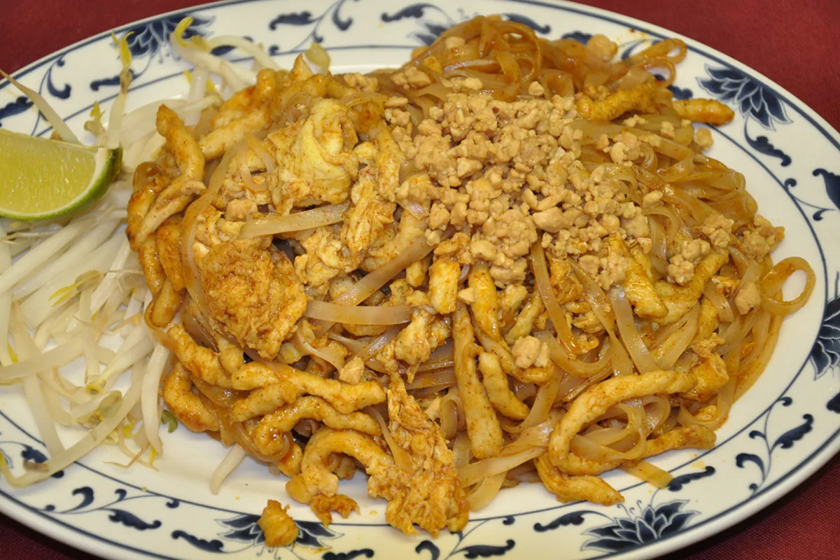 Thai Phat Thai at Chen Garden，a Asian Restaurant in Rochester